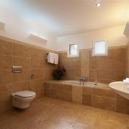 Villa Sleeps 4 Air Con *