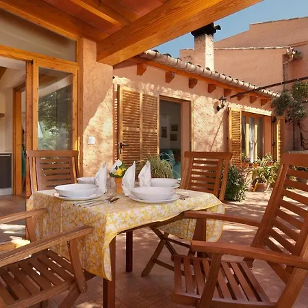 Sleeps 4 Air Con