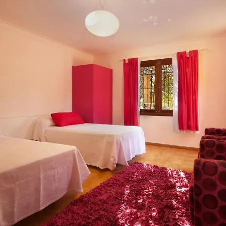 Sleeps 4 Air Con Villa *