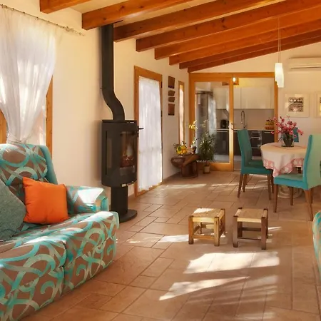 Villa Sleeps 4 Air Con *