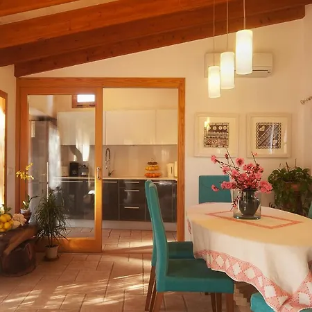 Villa Sleeps 4 Air Con